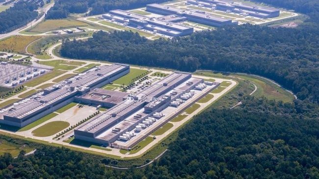 Ledakan Data Center AI: Ketika Pikiran Mesin Membutuhkan Infrastruktur Raksasa